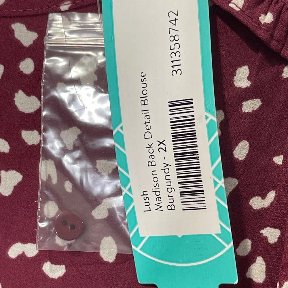 LUSH Madison Back Detail Blouse Burgundy Abstract Animal Print Size 2X - Picture 3 of 6